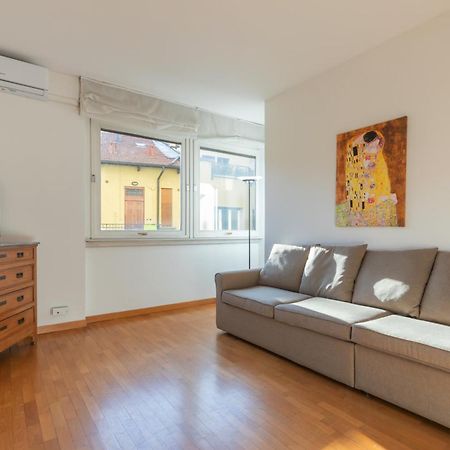 Joivy Apartments By The Lake Como Bagian luar foto