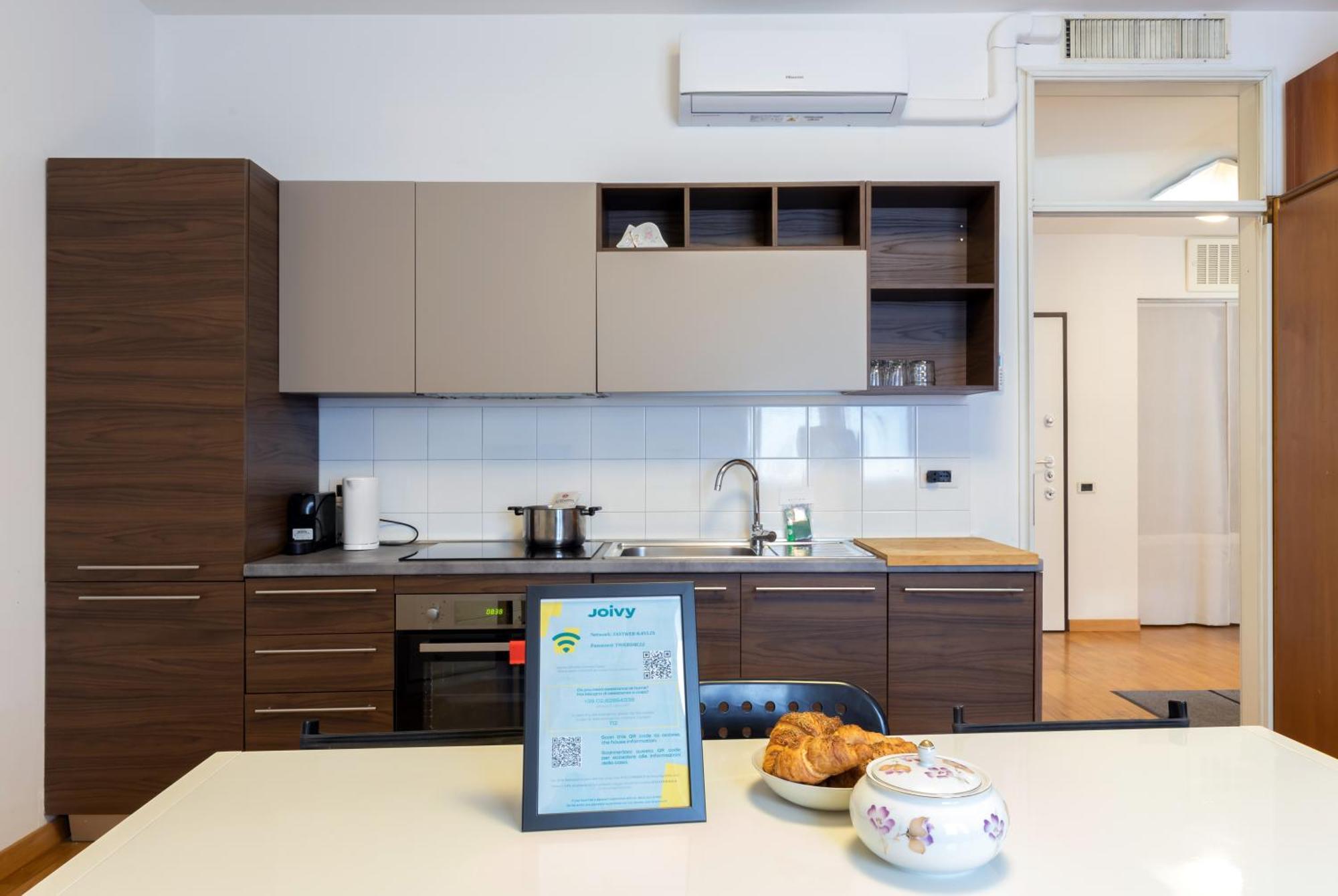 Joivy Apartments By The Lake Como Bagian luar foto