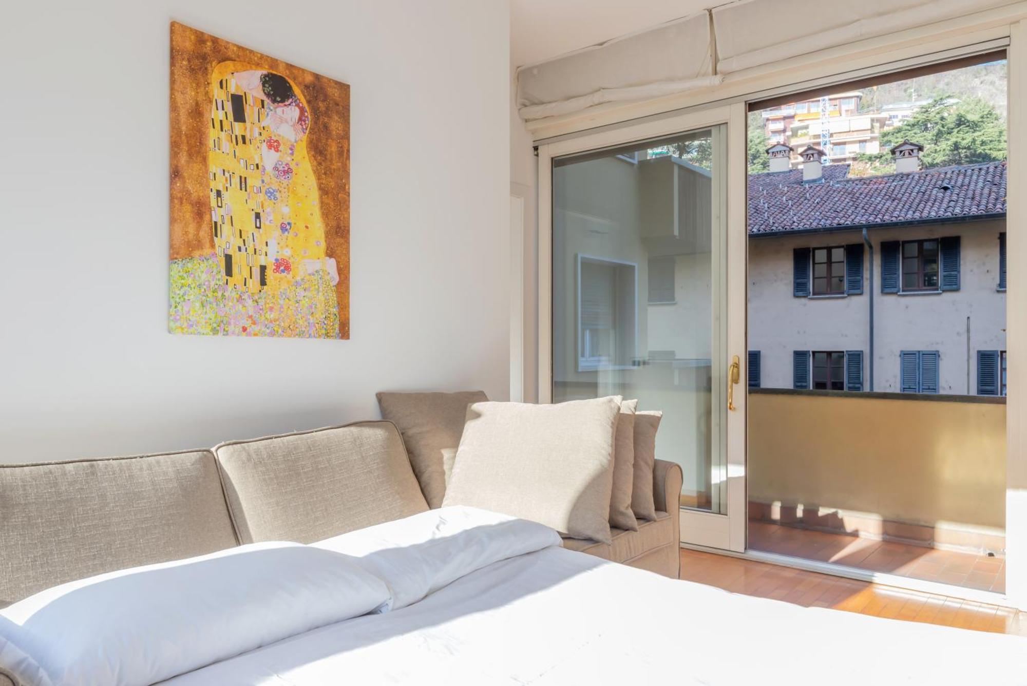 Joivy Apartments By The Lake Como Bagian luar foto