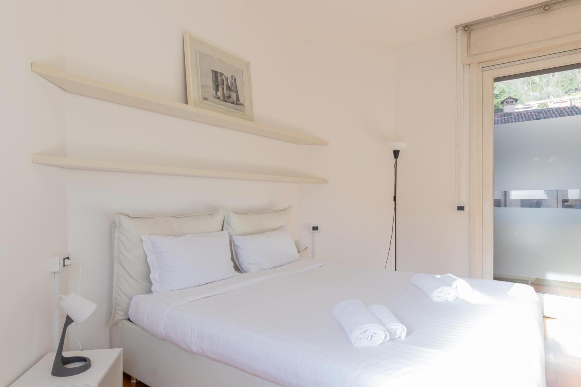 Joivy Apartments By The Lake Como Bagian luar foto